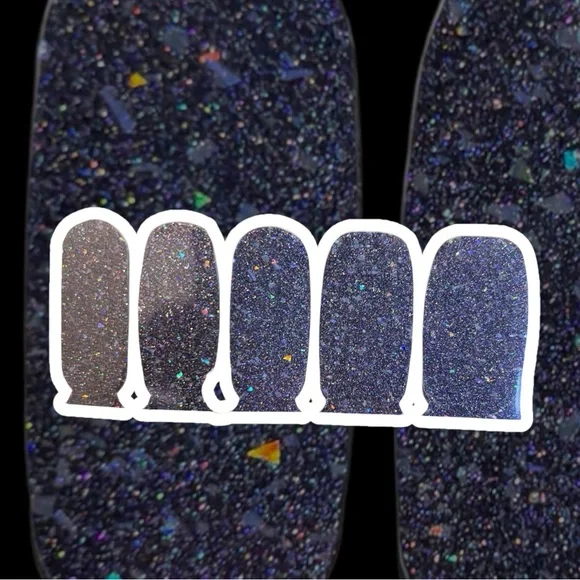 💥2/$24 or 3/$30💥 Color Street Nail Strips. Color: Icefall Spark. NWT - Picture 2 of 6